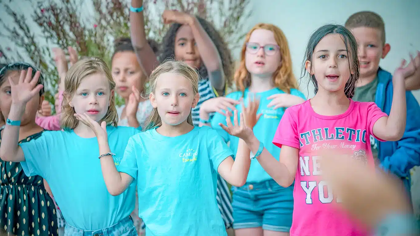 Pomme de pin Danse enfants 88 copie