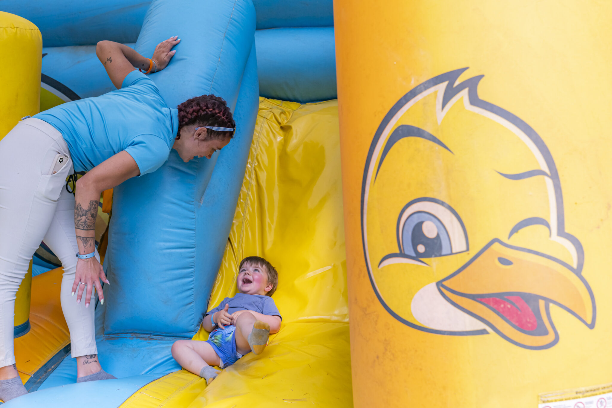 Camping VAL DE COISE château gonflable + animatrice et enfant(1)